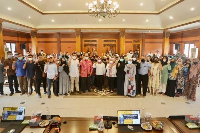 
					Ning Ita Sosialisasi Ekspor Impor bagi IKM Kota Mojokerto
