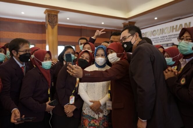 
					Ning Ita Melantik Pengurus PPNI Kota Mojokerto
