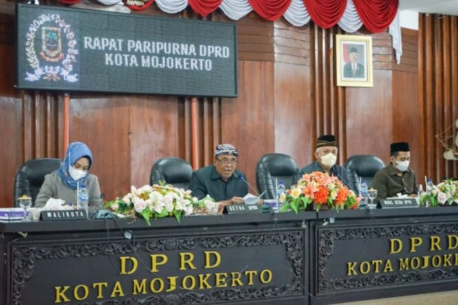 
					Bahas Raperda P-ABPD Kota Mojokerto 2022, Fraksi Gerakan Keadilan Pembangunan Sampaikan Pandangan Umumnya

