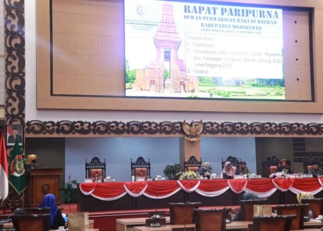 
					Hasil Rapat Paripurna DPRD Kabupaten Mojokerto Bersama Bupati Bahas Raperda APBD 2023, Meski APBD Turun Namun PAD Naik

