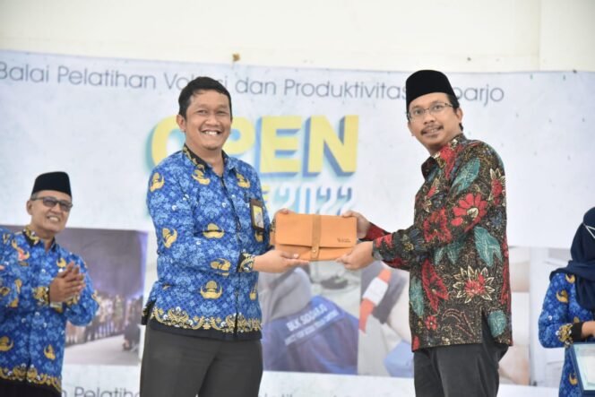 
					Bupati Gus Muhdlor Berharap Pekerja Sidoarjo Memiliki Daya Struggle Yang Kuat 