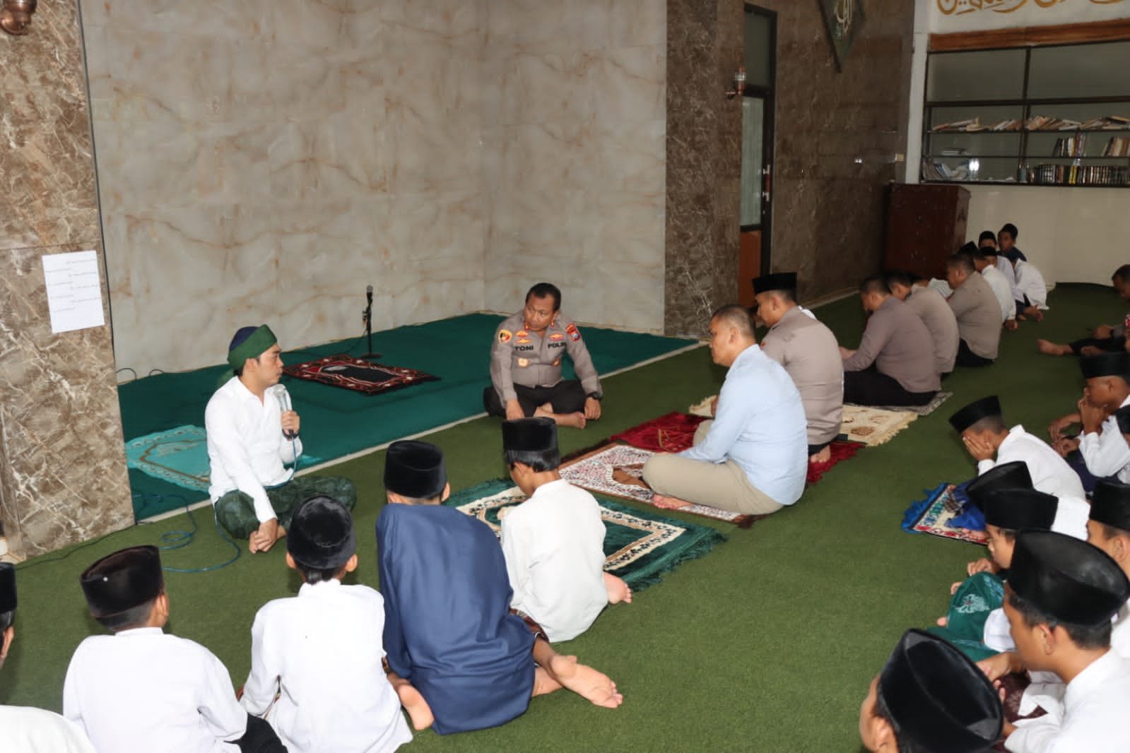 Kapolda Jatim Silaturahmi dengan Tokoh Agama di Ponpes Rejo Darul Mustofa Malang