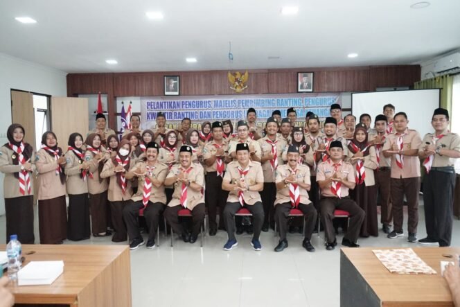 
					Mabiran dan Pengurus Kwartir Ranting Sukodono Masa Bhakti 2022-2025, di Lantik Ka.Kwarcab Kabupaten Sidoarjo 