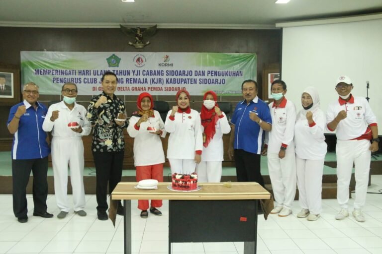 Ketua YJI Sidoarjo dr. Hj. Sriatun Subandi Kukuhkan KJR Sidoarjo