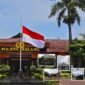 Menjelang 40 hari Peristiwa Kanjuruhan, Polisi di Malang Kibarkan Bendera Setengah Tiang