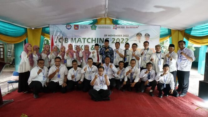 
					Bupati Sidoarjo Tekankan Networking dan Daya Banting Saat Membuka Job Matching BKK dan Penyuluhan Jabatan di SMK 