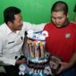 Wabup Sidoarjo Jenguk dan Berikan Bantuan Kepada Anak Berkebutuhan Khusus di Tulangan