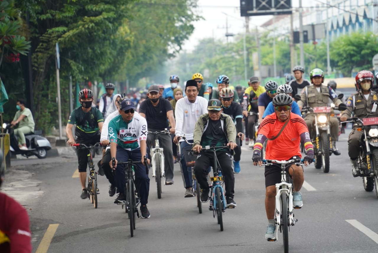 Gowes Bersama Masyarakat Gus Muhdlor Meriahkan Pra Muktamar Ke 48 Muhammadiyah