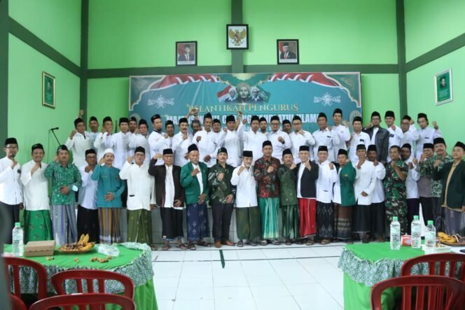 
					Hadiri Pelantikan Pengurus MWC NU Tarik, Gus Muhdlor Meminta Optimalkan Eksistensi Kaum Muda 