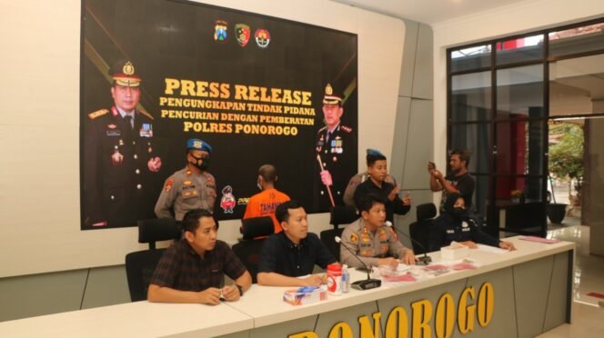 
					Polres Ponorogo Ungkap Curanmor Spesialis Mobil Barang 4 Tersangka Berhasil Diamankan 