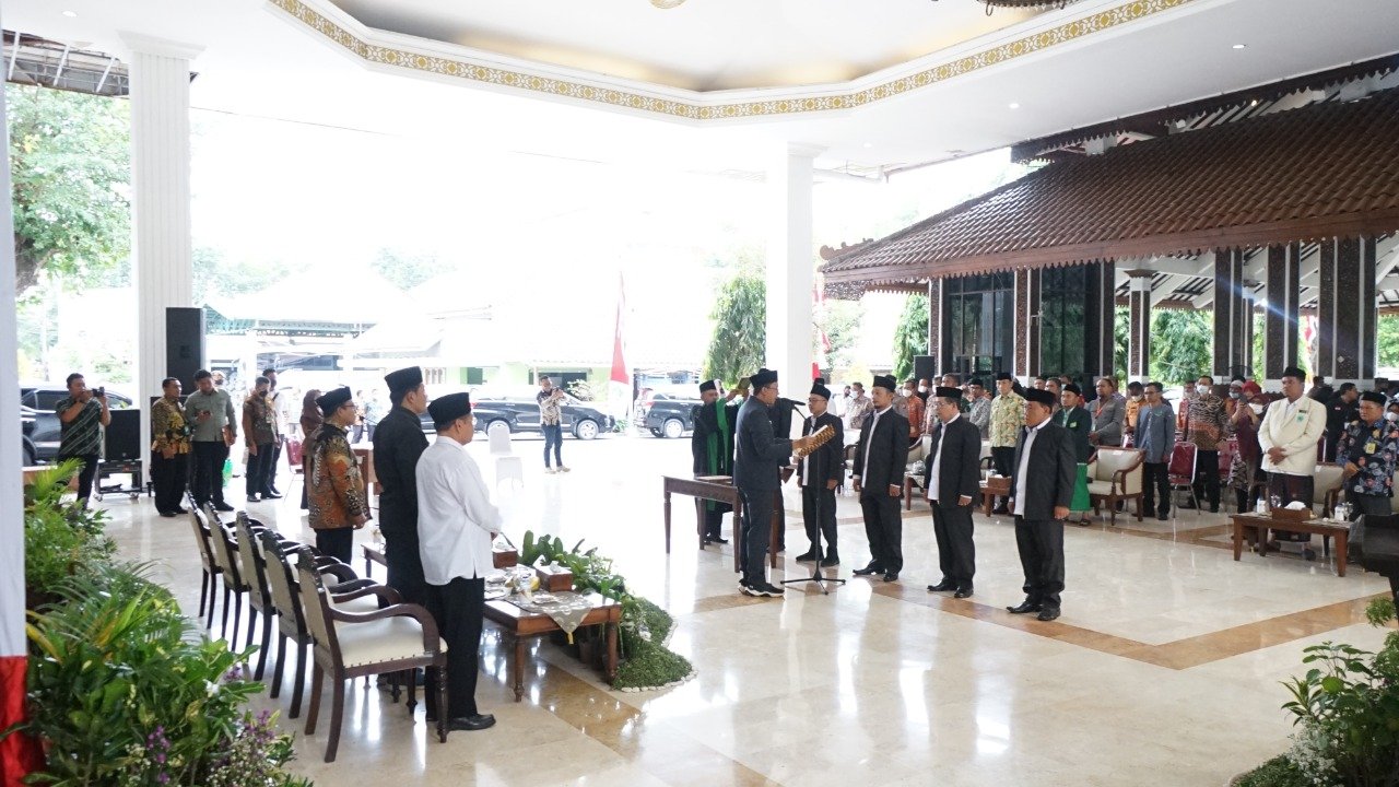 Bupati Sidoarjo Lantik Chasbil Aziz Ketua BAZNAS Periode 2022-2027