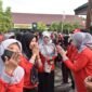 Istri Wabup H.Subandi Berangkatkan Jalan Sehat HUT PGRI,Ia Minta Guru Harus Meningkatkan Kualitasnya