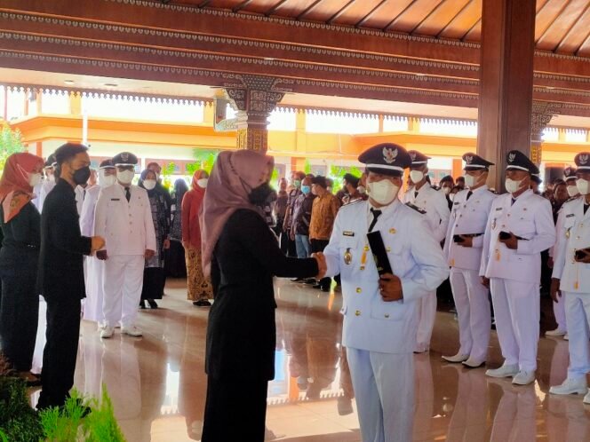 
					Lantik 41 Kades, Bupati Ikfina Tekankan Manajerial yang Efisien dan Efektif