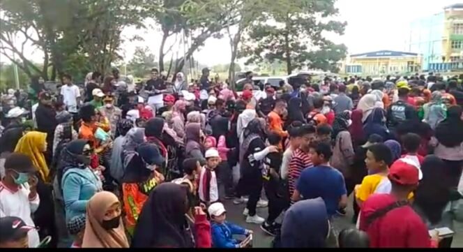 
					Bupati Tapin Lepas Peserta Jalan Sehat Dalam Rangka HUT Tapin ke-57
