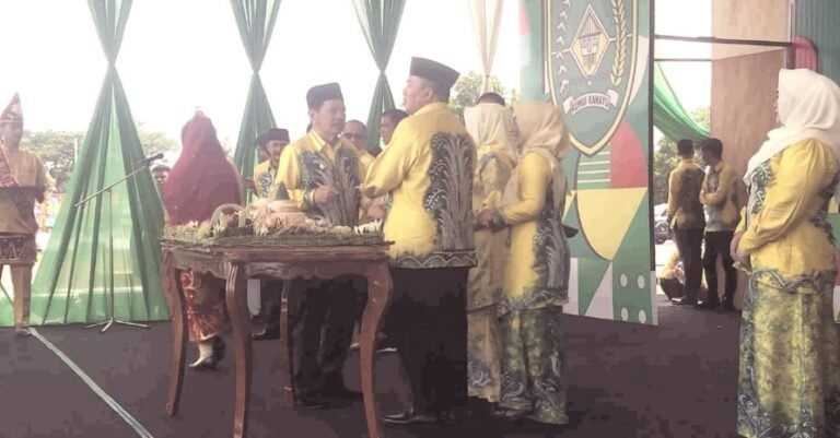 Puncak Acara Hari Jadi Tapin Ke 57 Meriah, Ditandai Pemotongan Tumpeng dan Pengalungan Bunga