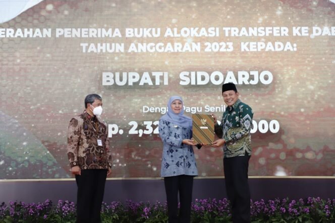 
					Kabupaten Sidoarjo Raih Penghargaan Penyalur KUR Terbaik Peringkat I se-Jatim 