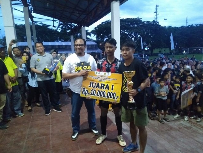 Final Turnamen Sepak Bola U-14 Se-Tapin Berlangsung Meriah Ditengah Guyuran Hujan