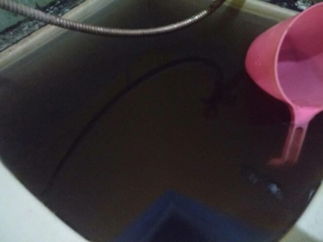 
					Air PDAM Ke Pelanggan Tercampur Batu Bara dan Kerikil Berwarna Hitam
