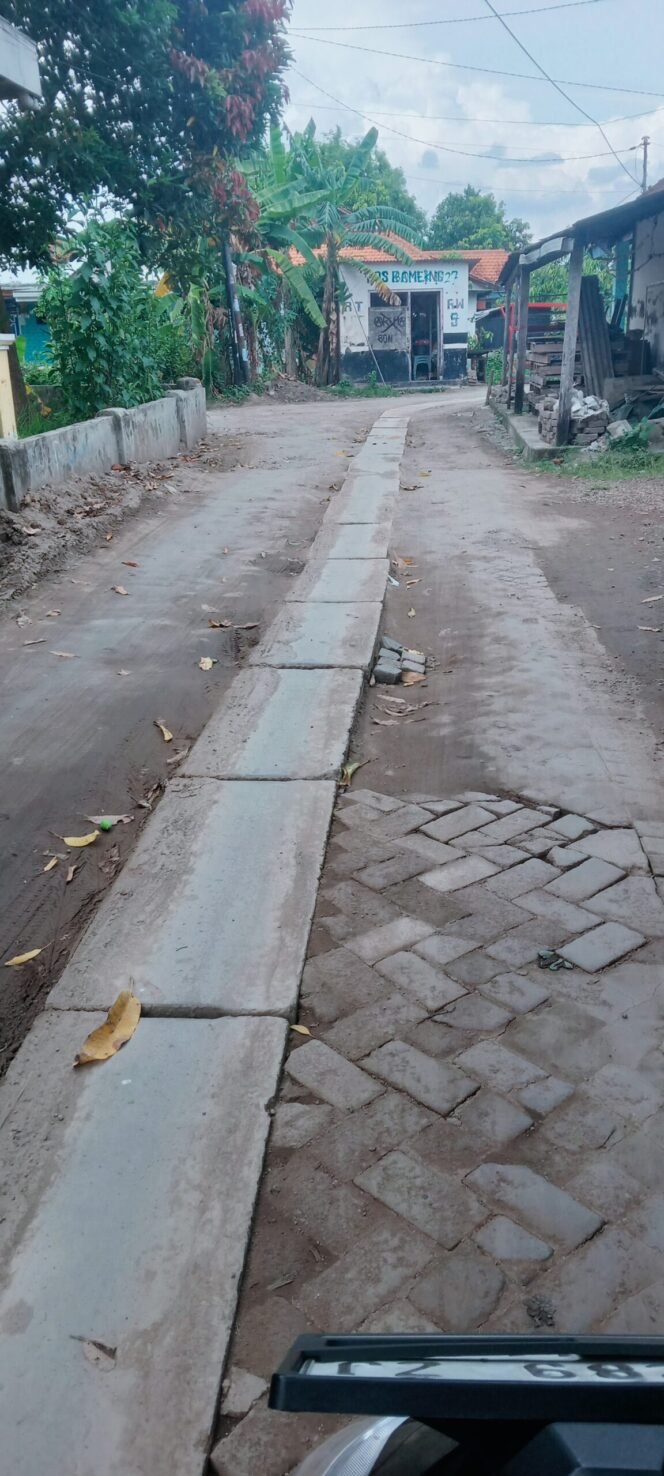 
					Pengerjaan Proyek Box Culvert Yang Mengakibatkan Ketidak Nyamanan Warga Setempat Desa Karangbong Kecamatan Gedangan Kabupaten Sidoarjo 