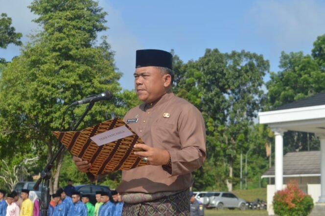 
					Sekretaris Daerah Kabupaten Muaro Jambi, Budhi Hartono, S.Sos., MT pada HUT Provinsi Jambi, berkesempatan memimpin Upacara dalam rangka Peringatan Hari Ulang Tahun Provinsi Jambi ke-66 tahun 2023, Jum'at, (06/01/2023)