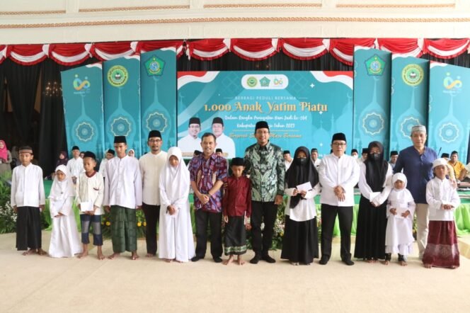 
					Hari Jadi Ke 164 Kabupaten Sidoarjo, Bupati Gus Muhdlor Berbagi Peduli Bersama 1000 Anak Yatim