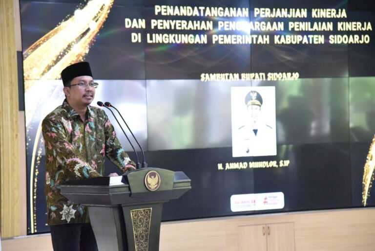Bupati Sidoarjo Beri Penghargaan Kepada OPD Sidoarjo