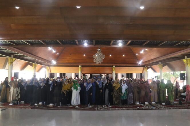 
					TP.PKK Kabupaten Sidoarjo Peringati Isra Mi'raj dengan Pengajian dan Santuni Anak Yatim 