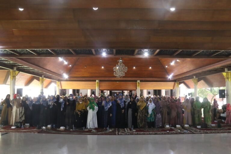 TP.PKK Kabupaten Sidoarjo Peringati Isra Mi'raj dengan Pengajian dan Santuni Anak Yatim
