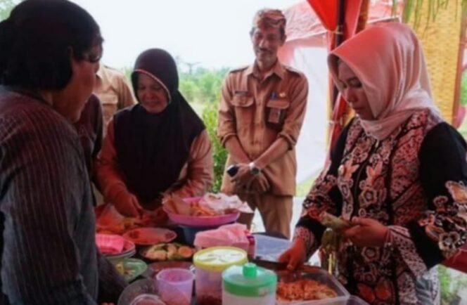 
					Wali Kota Bangga Perkembangan UMKM, Borong Jajanan Khas Kota Mojokerto Di Stand Mojotirto