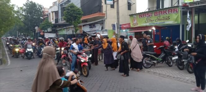 
					Selama Romadhon Partai Umat Kota Mojokerto Tiap Minggu Bagi Takjil, Caleg Sudah Penuhi Target