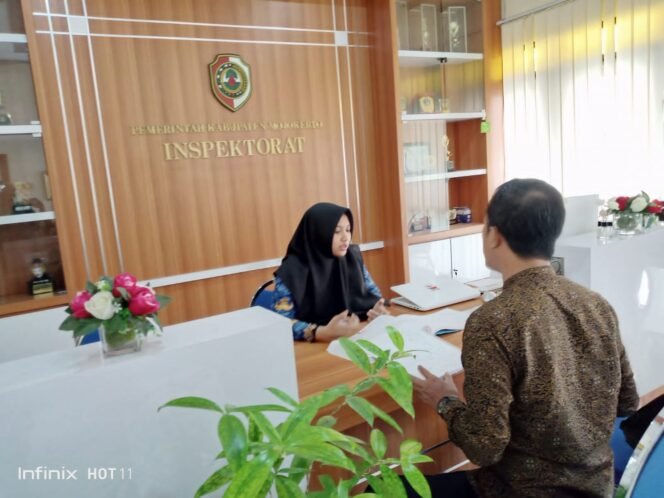 
					Hadi Gerung saat memberikan keterangan di Inspektorat Kabupaten Mojokerto 