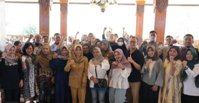 
					Walikota Mojokerto Beri Motivasi Pelatihan Digital Marketing Pada Pelaku Usaha
 