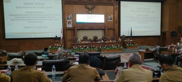 Dewan Muaro Jambi Soroti Banyaknya Sampah Yang Menumpuk