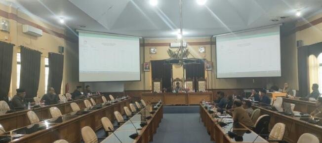 Komisi l DPRD muaro jambi panggil komisioner KPU