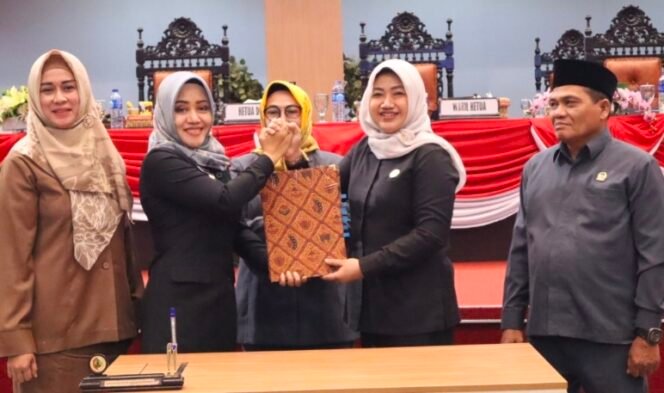 
					Bupati dan DPRD Kabupaten Mojokerto Teken Raperda Pertanggungjawaban APBD 2022