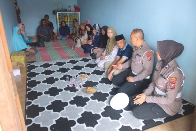 
					Polres Beri Santunan Keluarga Korban Kecelakaan di Pacet, Inilah  Hasil Olah TKPnya