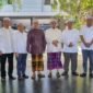 HM.Yamani Calon Bupati Tapin Bersama Calon Bupati HSS Didampingi Tokoh Pendukungnya Rangkul Alim Ulama