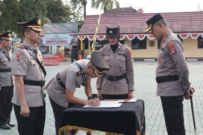 Polres Tapin Sertijab Unit Anggotanya Dalam Upacara