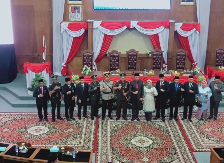 Rapat Paripurna Mendengarkan Pidato Presiden RI ir. Joko Widodo Dalam Rangka Hari kemerdekaan Republik Indonesia ke78