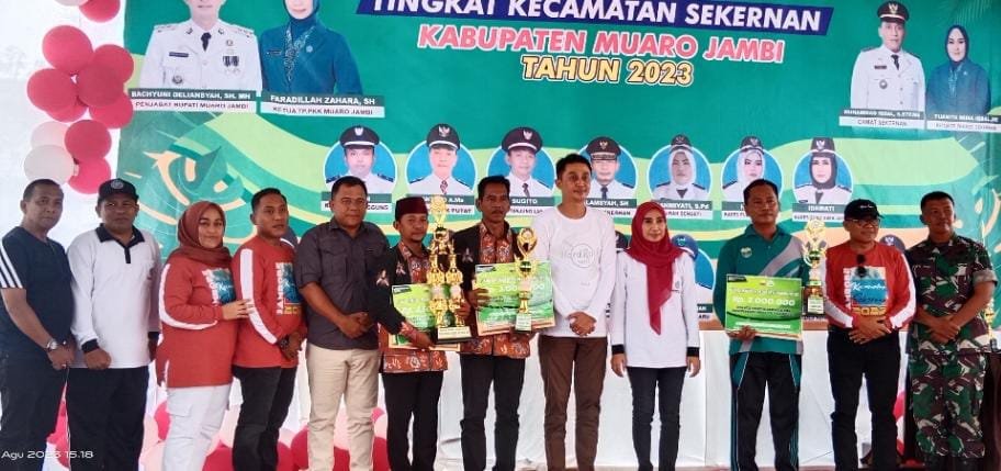 Pj Bachyuni Menghadiri Acara Penutupan Jambore PKK Tingkat Kecamatan Sekernan