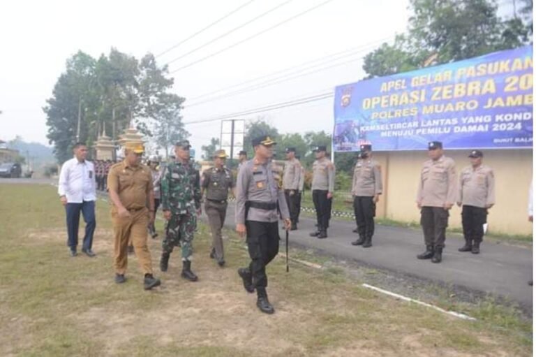 Sekda muaro jambi menghadiri apel gelar pasukan operasi zebra tahun 2023