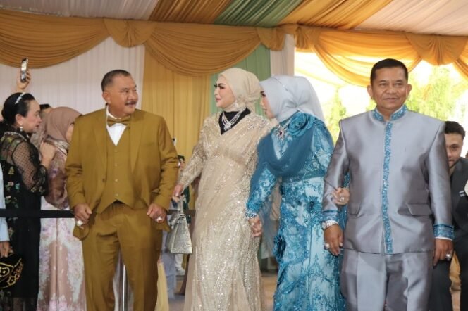 
					Nongkrong Di Caffe dan Nikmati Hiburan Bersama Pengusaha Tambang