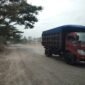Jalan Di Terantang Berdebu Karena Masih Belum Diaspal