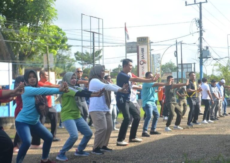 Pj Bupati Muaro Jambi Ikuti Senam Bersama Yang Digelar Kecamatan Sekernan
