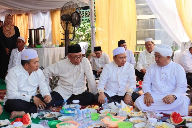 H.M.Yamani Dampingi PJ.Bupati Tapin Bershalawat Bersama Ulama Se Tapin