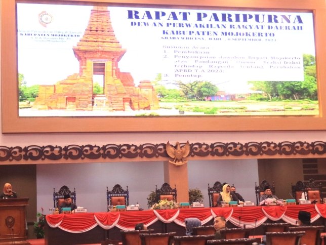 Bupati Mojokerto Beri Jawaban Pada Fraksi Terhadap Rancangan Perubahan APBD 2023