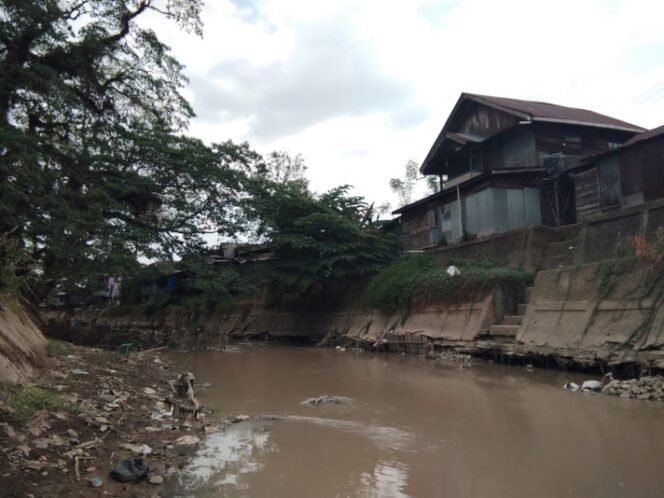 
					Debit Sungai Tapin Menurun, Kemarau Ini Sebabkan Air PDAM Macet