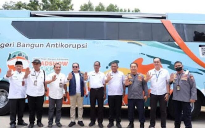 
					Pejabat Teras Muaro Jambi Sambut Road Show Bus KPK di Pujoan