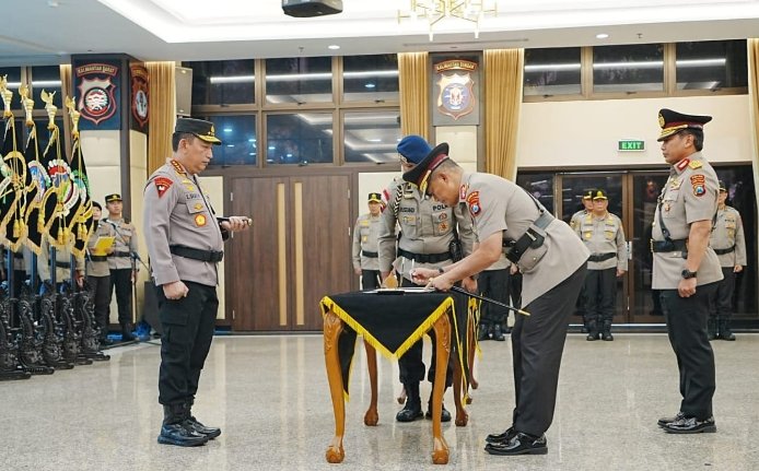 Jelang Pemilu Kapolri Lantik Kapolda Jawa Timur & Perwira Tinggi Inilah Sosoknya