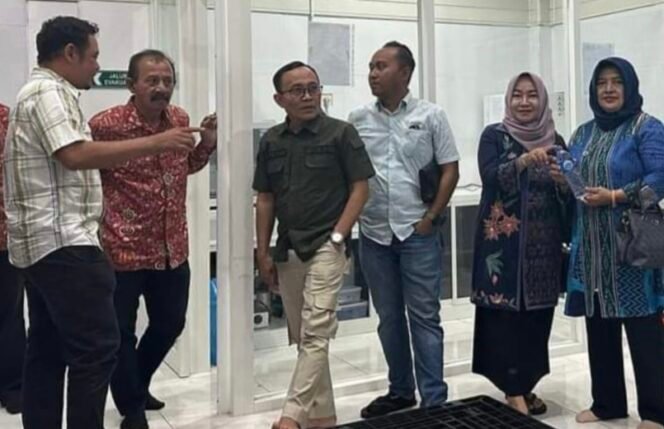 
					Komisi II DPRD Kab. Mojokerto Kunker Pabrik Air Minum Milik Pemerintah